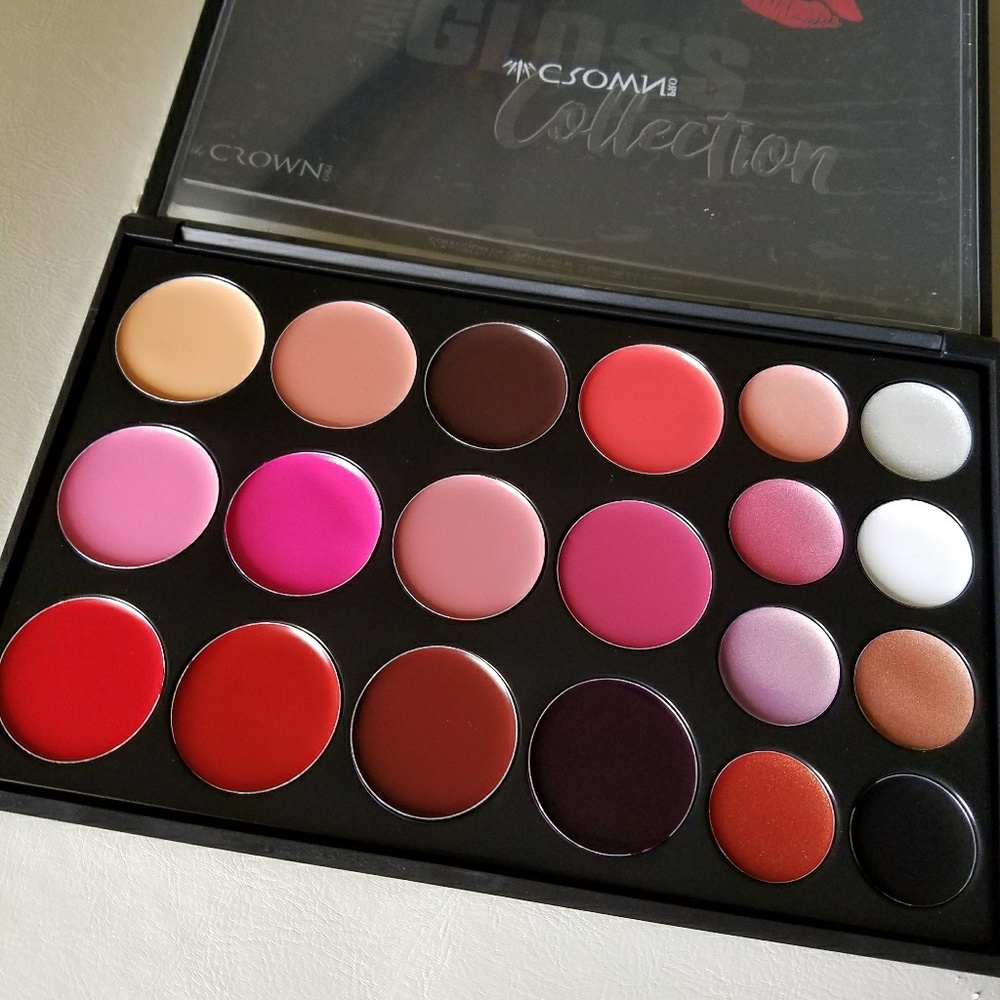 Crown lip gloss
